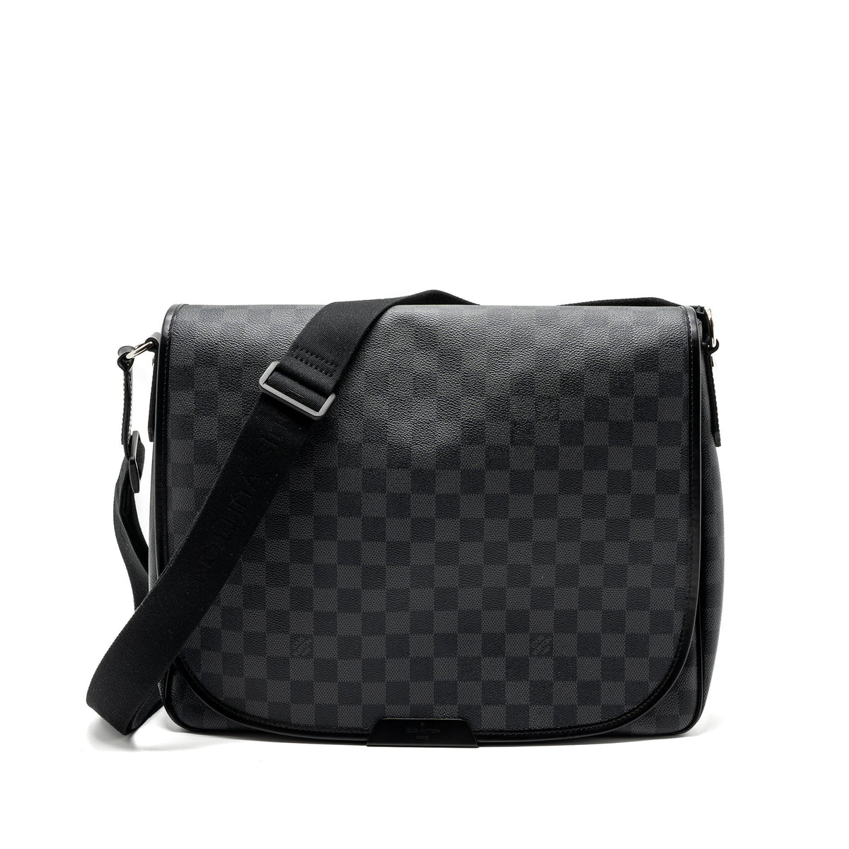louis-vuitton-large-messanger-bag-damier-graphite-canvas-with-black-hardware