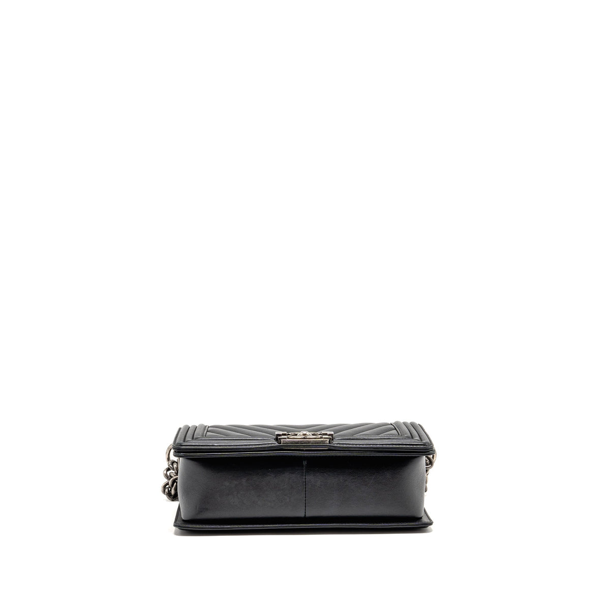 chanel-chevron-medium-bag-calfskin-black-ruthenium-shw