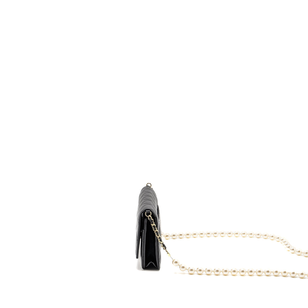 chanel-wallet-on-chain-with-pearl-chain-lambskin-black-lghwmicrochip