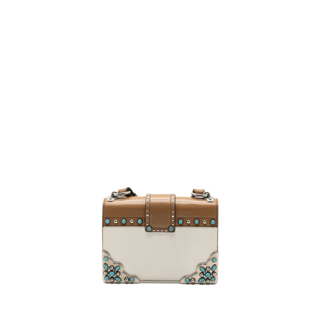 prada-cahier-embellished-two-tone-leather-shoulder-bag-white-caramel-shw