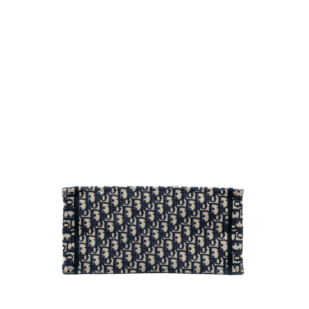 dior-medium-book-tote-blue-dior-oblique-embroidery-2