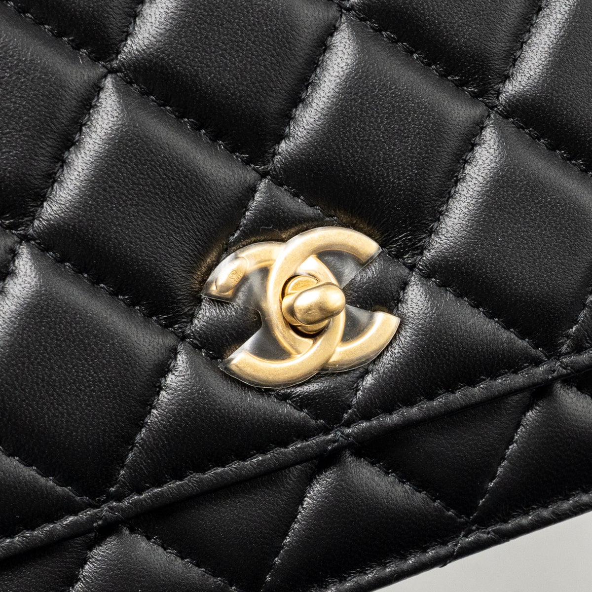 chanel-pearl-crush-wallet-on-chain-lambskin-black-ghwmicrochip-2