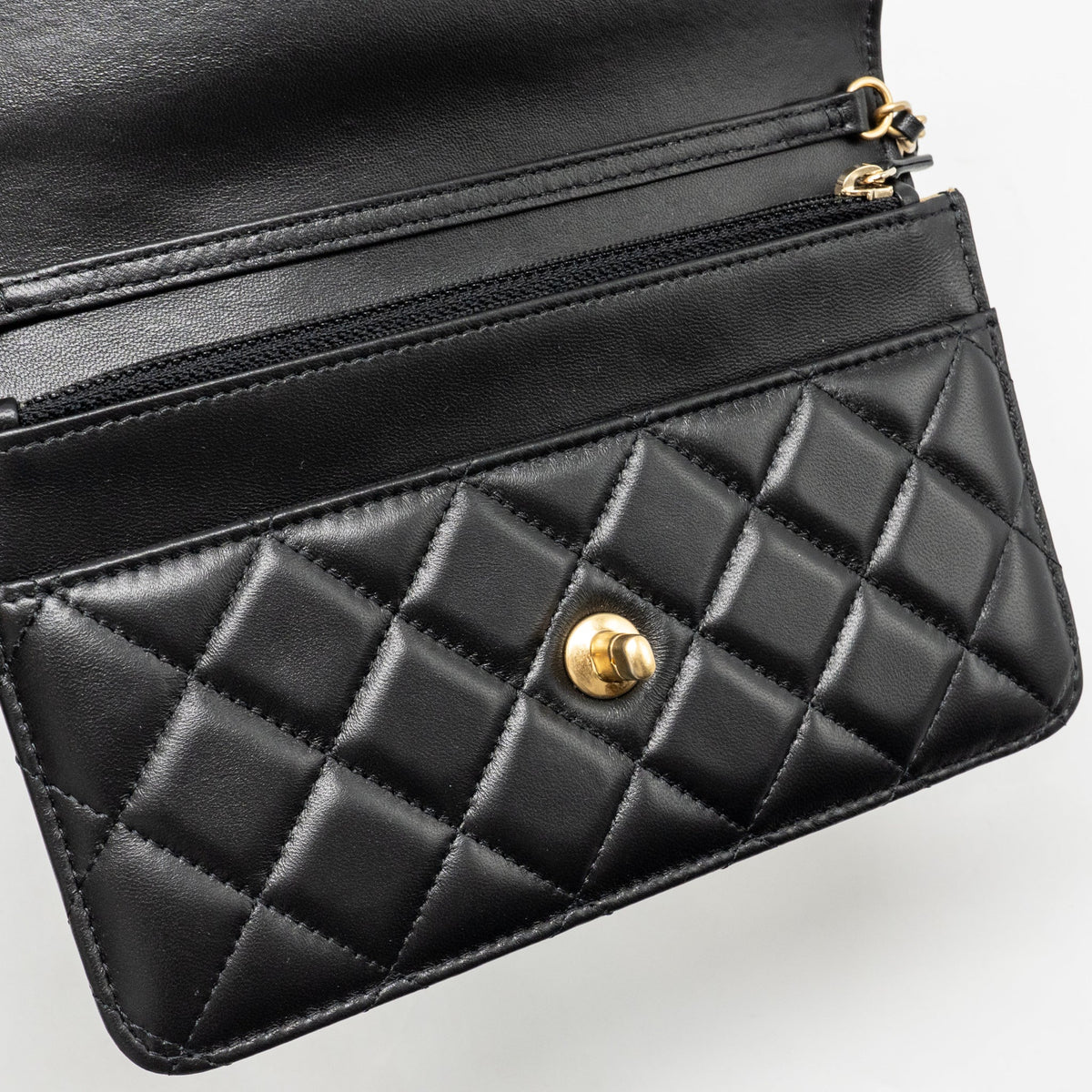 chanel-pearl-crush-wallet-on-chain-lambskin-black-ghwmicrochip-2