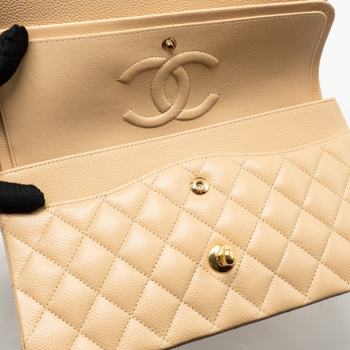 chanel-medium-classic-double-flap-bag-caviar-beige-ghwmicrochip-1