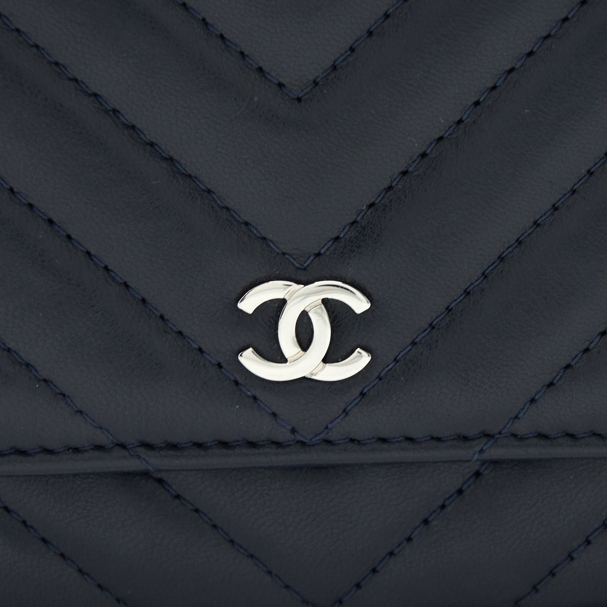 copy-of-chanel-wallet-on-chain-chevron-lambskin-navy-shw