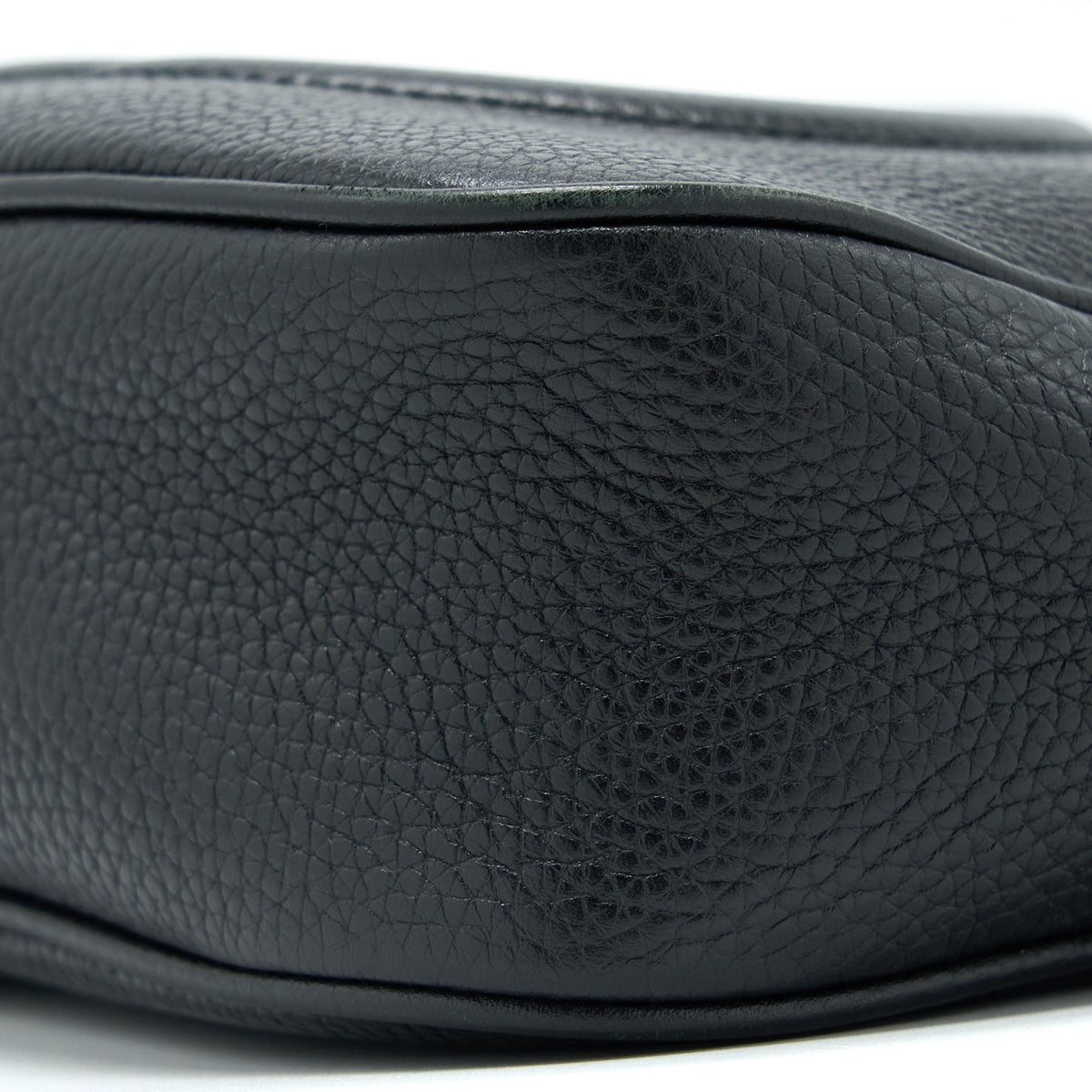 gucci-soho-disco-camera-bag-calfskin-black-with-lghw