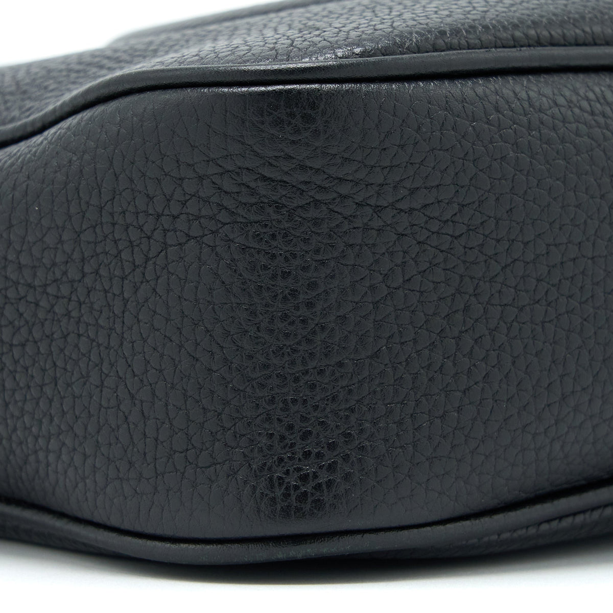 gucci-soho-disco-camera-bag-calfskin-black-with-lghw