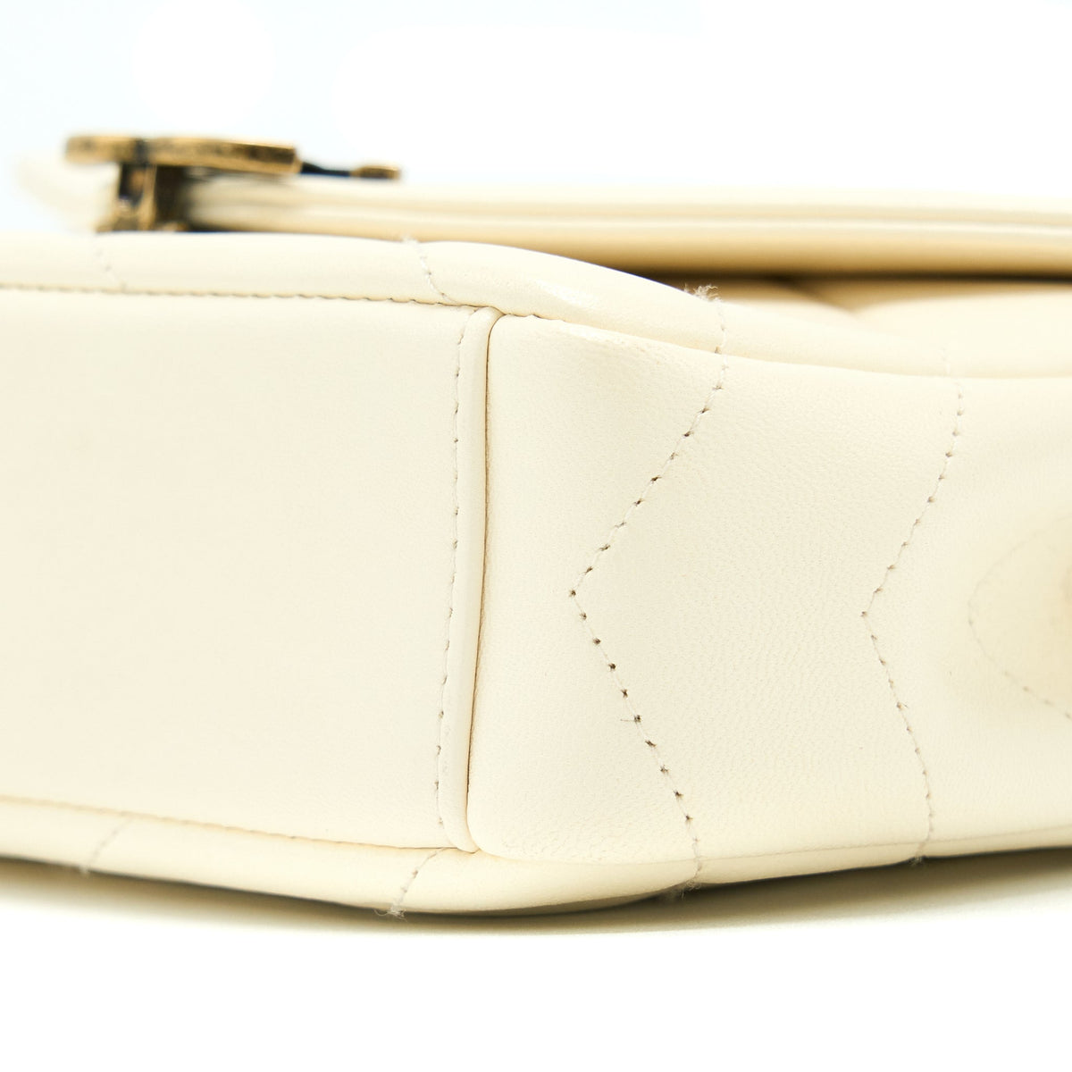 chanel-envelop-chevron-flap-bag-white-with-ruthenium-gold-hardware