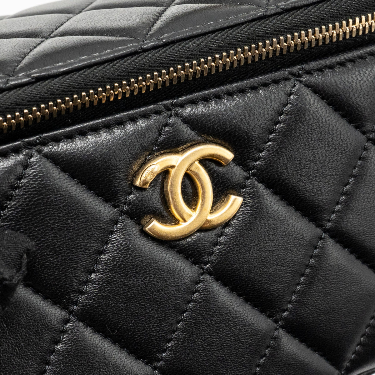 chanel-top-handle-long-vanity-lambskin-black-ghwmicrochip