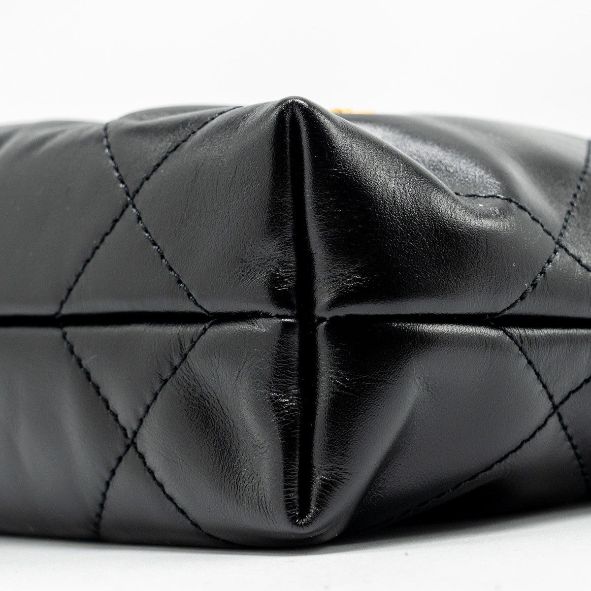 chanel-mini-22-bag-shiny-calfskin-black-ghwmicrochip-2