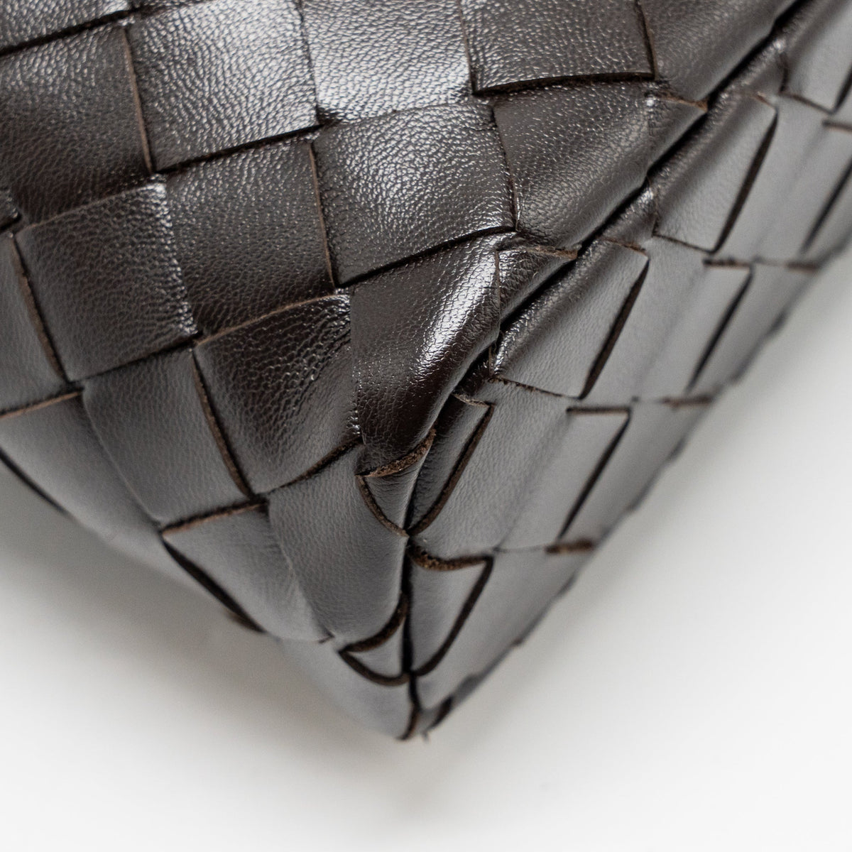 bottega-veneta-bang-bang-vanity-case-with-strap-intrecciato-leather-fondant-ghw