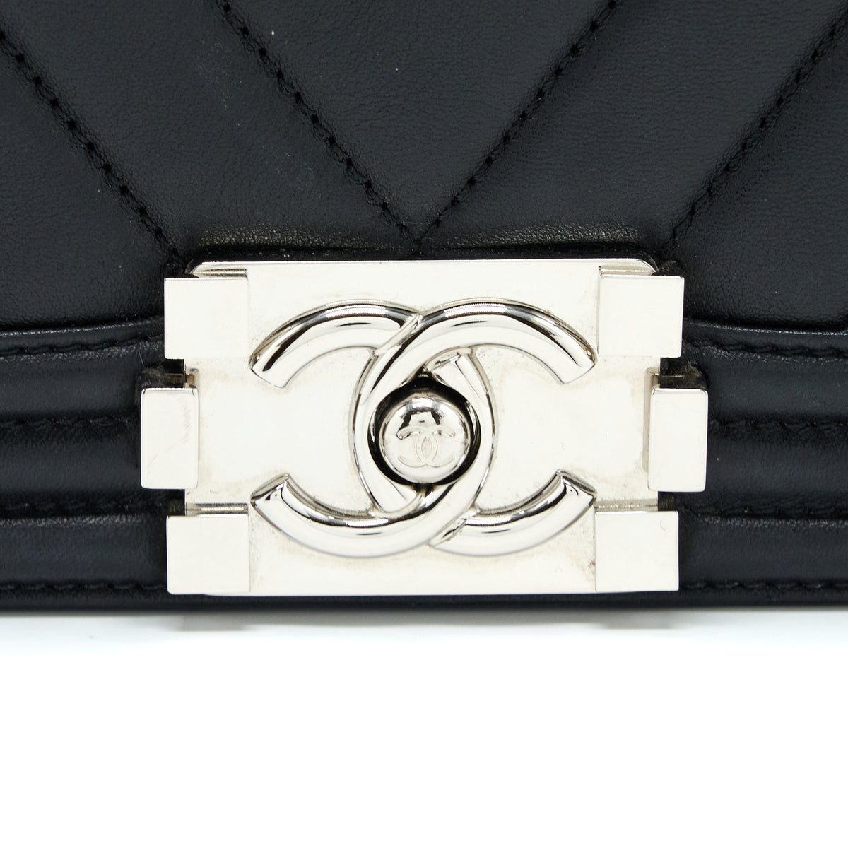 chanel-new-medium-boy-bag-chevron-lambskin-black-shw
