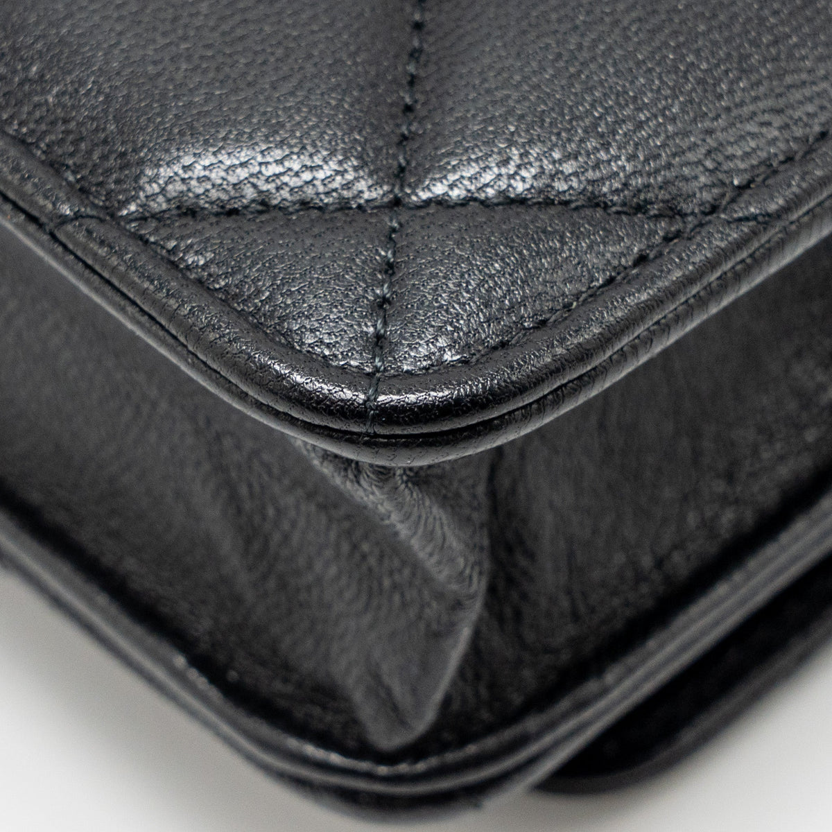 chanel-detailed-strap-wallet-on-chain-lambskin-black-with-multicolour-hardware-microchip-copy