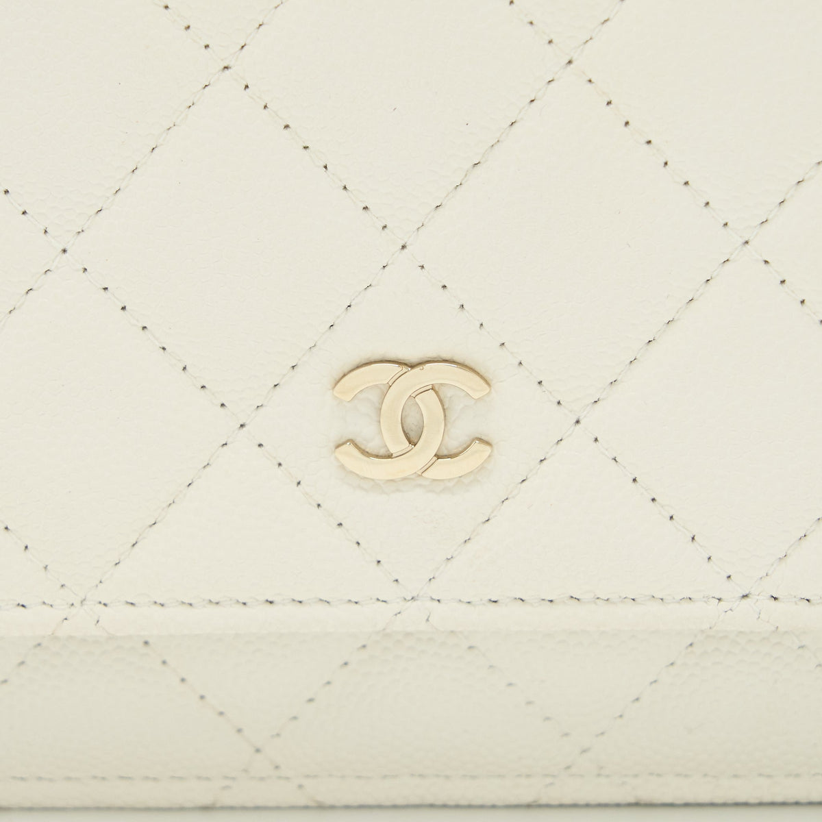 chanel-classic-wallet-on-chain-caviar-white-lghw-microchip-2