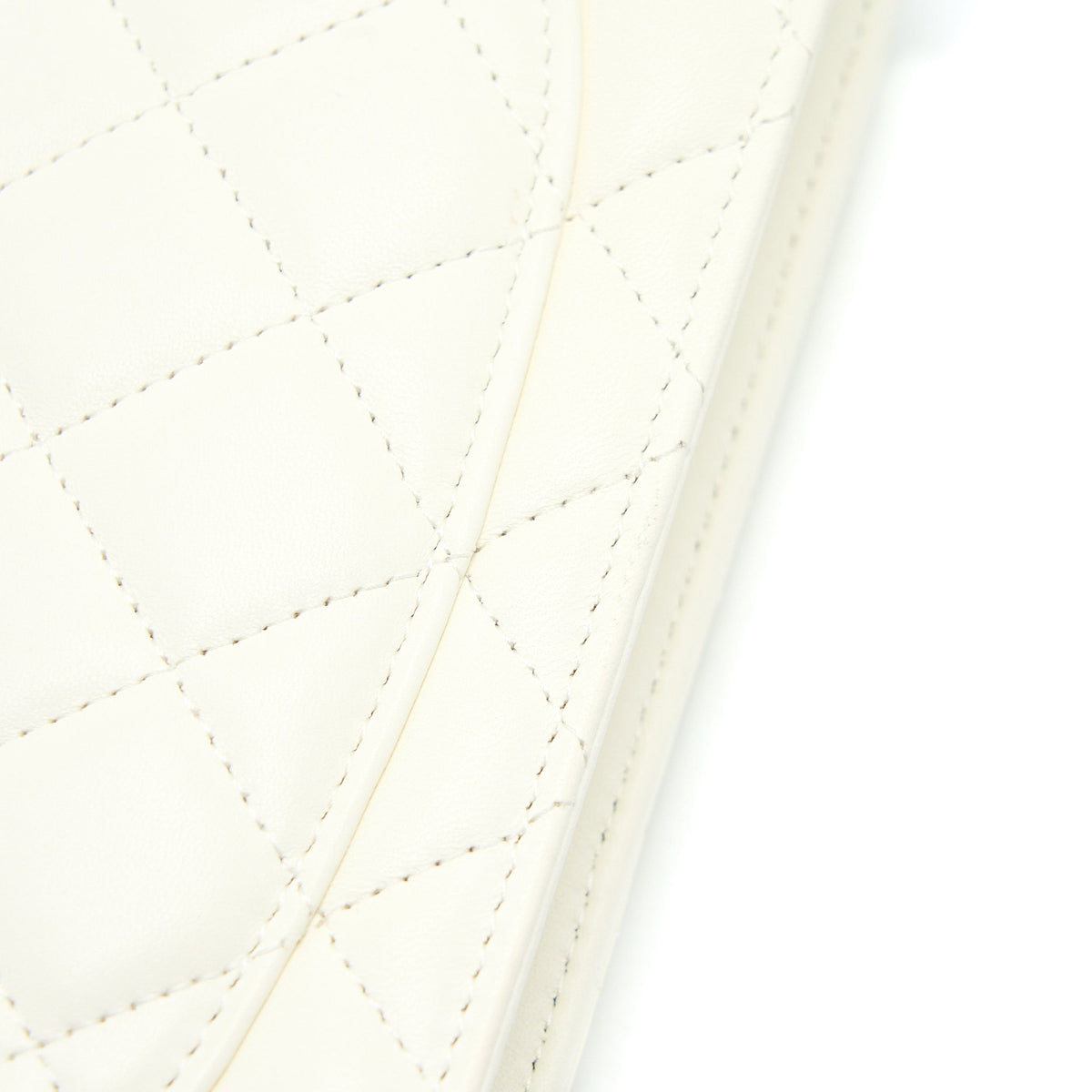 chanel-pearl-crush-wallet-on-chain-lambskin-white-ghw-microchip-1