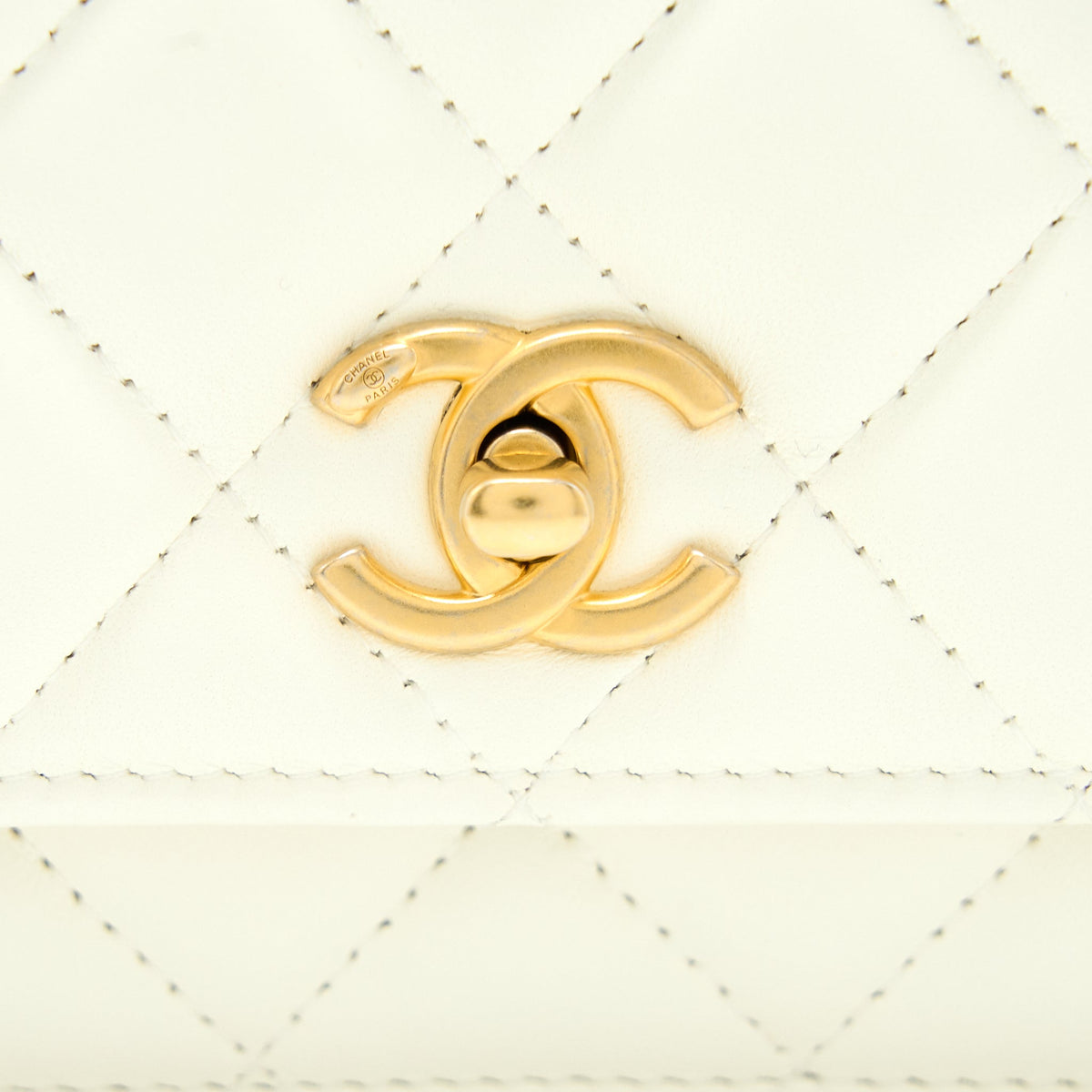 chanel-pearl-crush-wallet-on-chain-lambskin-white-ghw-microchip-1