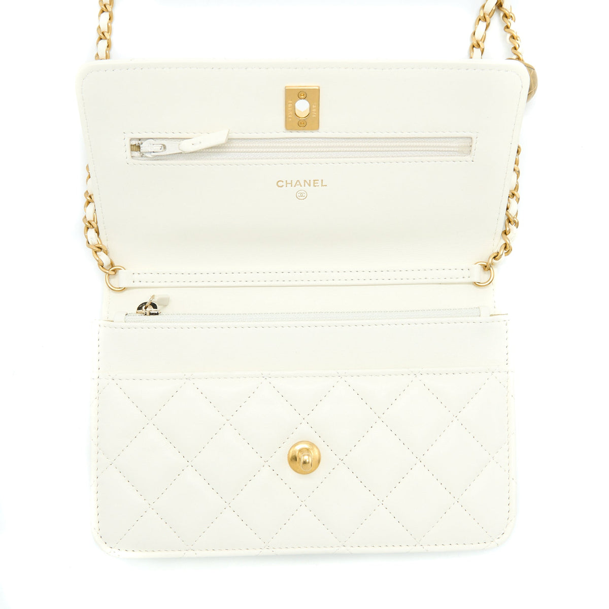 chanel-pearl-crush-wallet-on-chain-lambskin-white-ghw-microchip-1