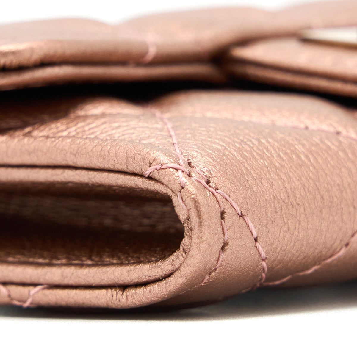 chanel-2-55-reissue-flap-card-holder-metallic-grained-calfskin-21a-rose-gold-rghw