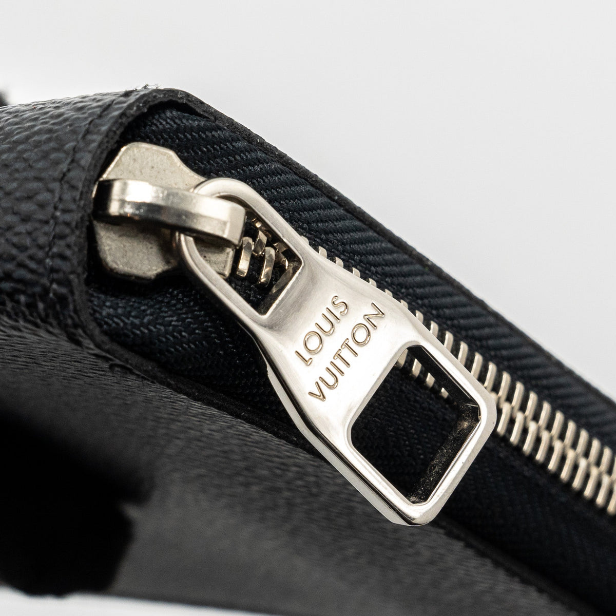 louis-vuitton-zippy-organiser-damier-graphite-canvas-black-shw