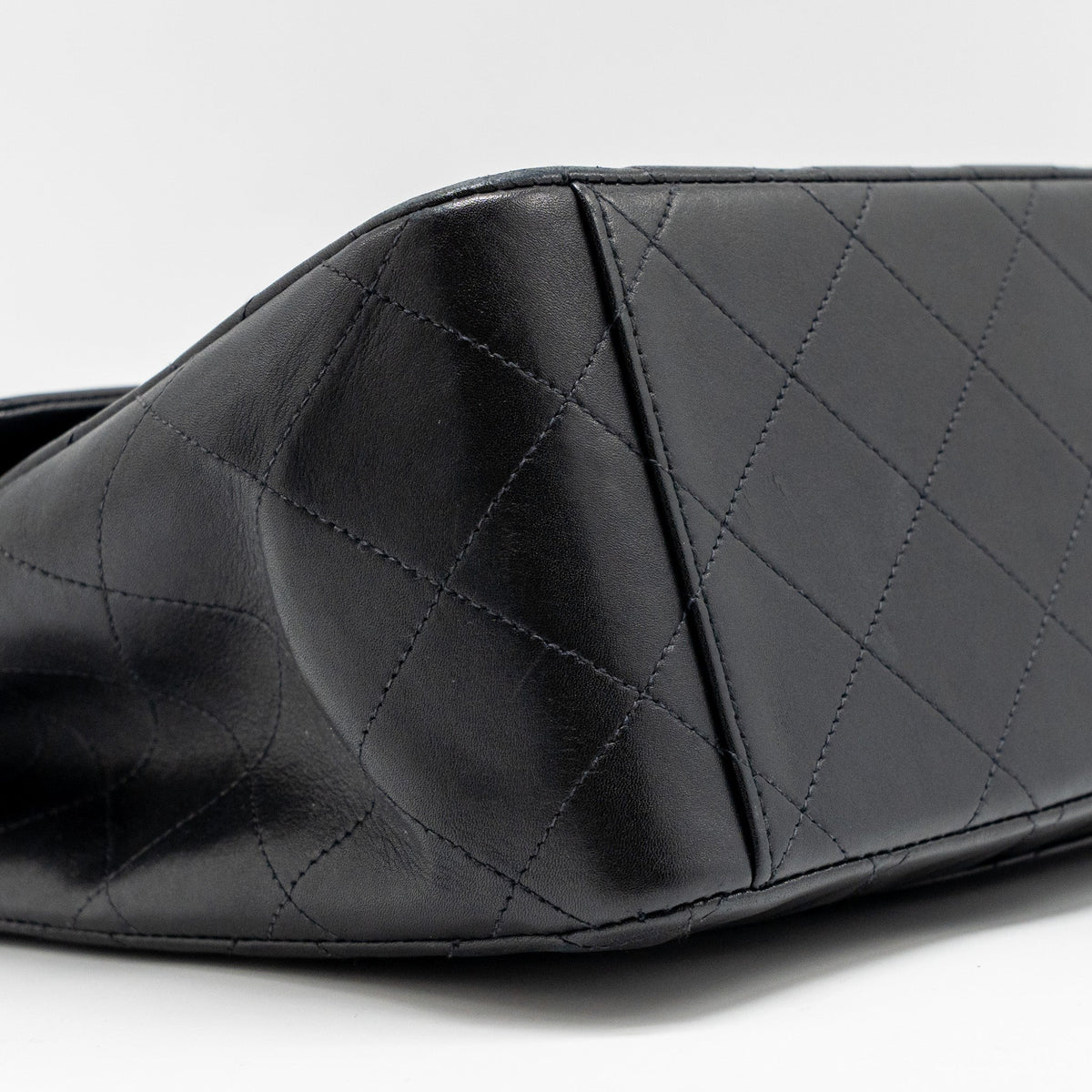 chanel-vintage-classic-flap-jumbo-bag-lambskin-black-ghw