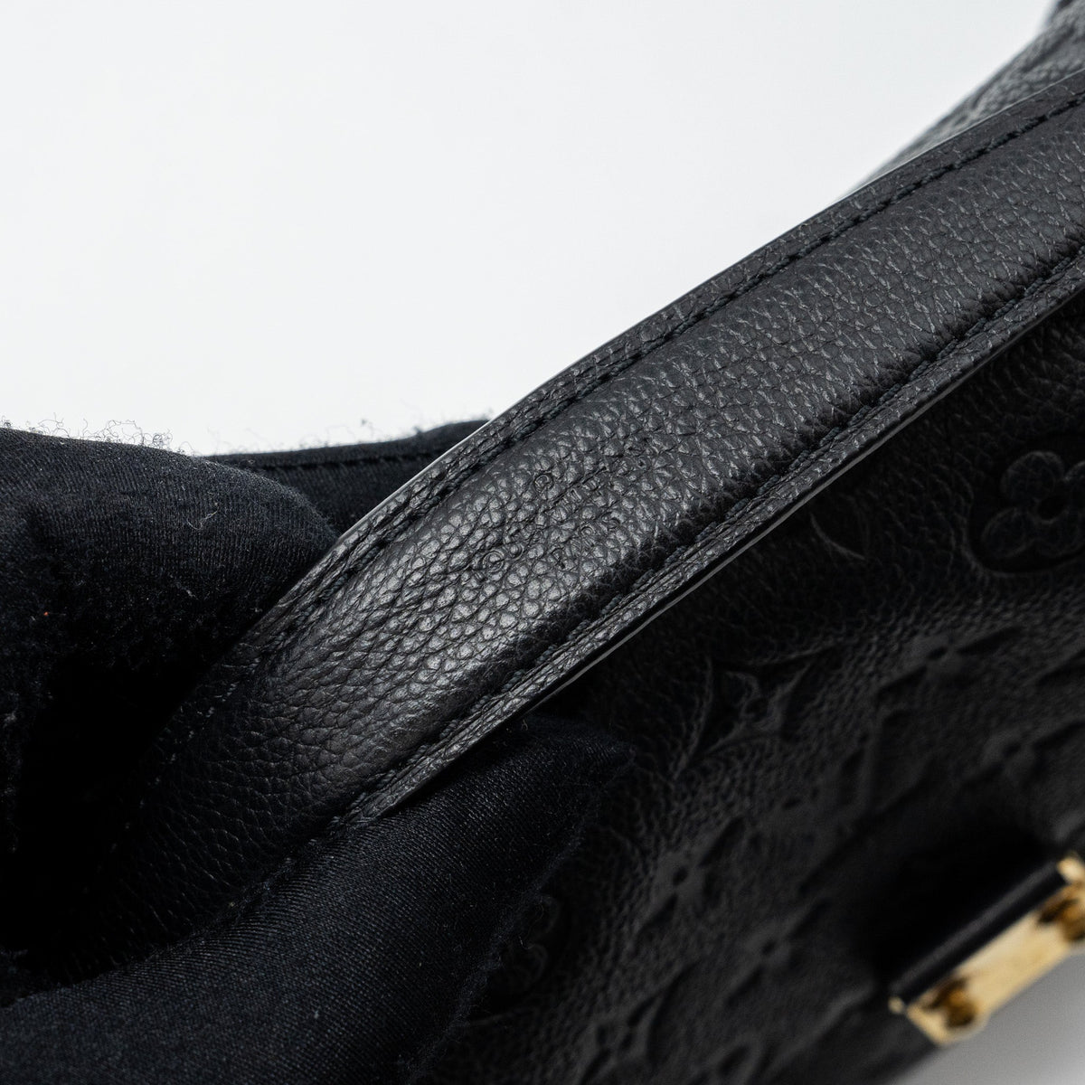 louis-vuitton-pochette-metis-empreinte-black-ghw