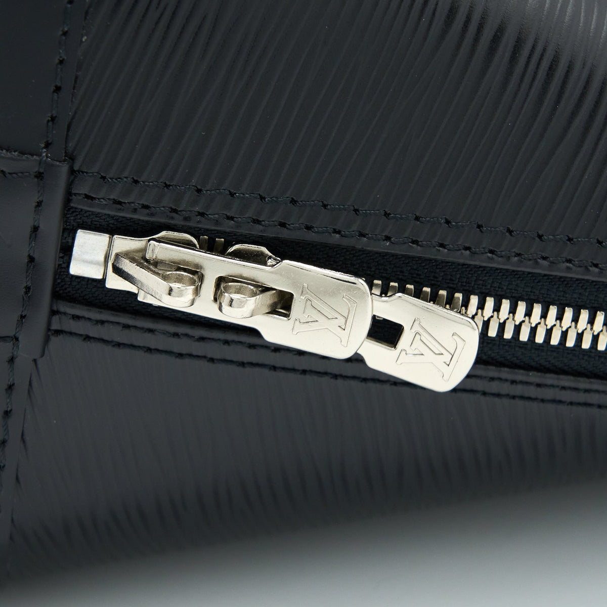 louis-vuitton-alma-pm-epi-black-shw