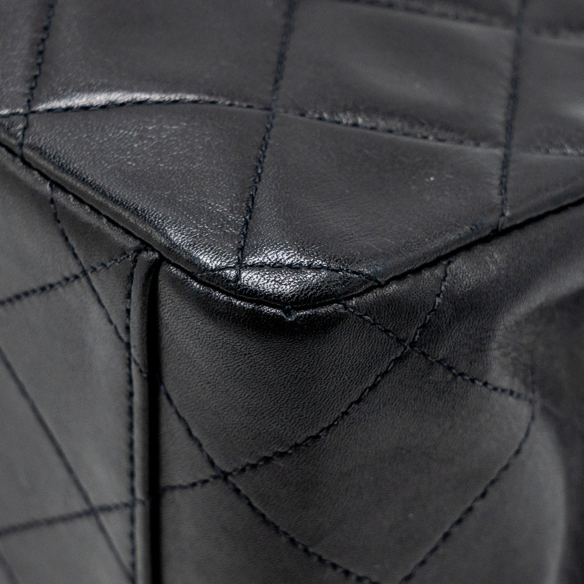 chanel-vintage-classic-flap-jumbo-bag-lambskin-black-ghw