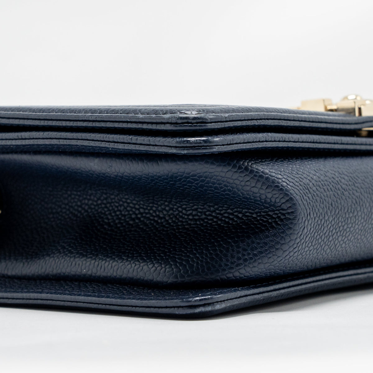 chanel-medium-boy-bag-caviar-navy-lghw