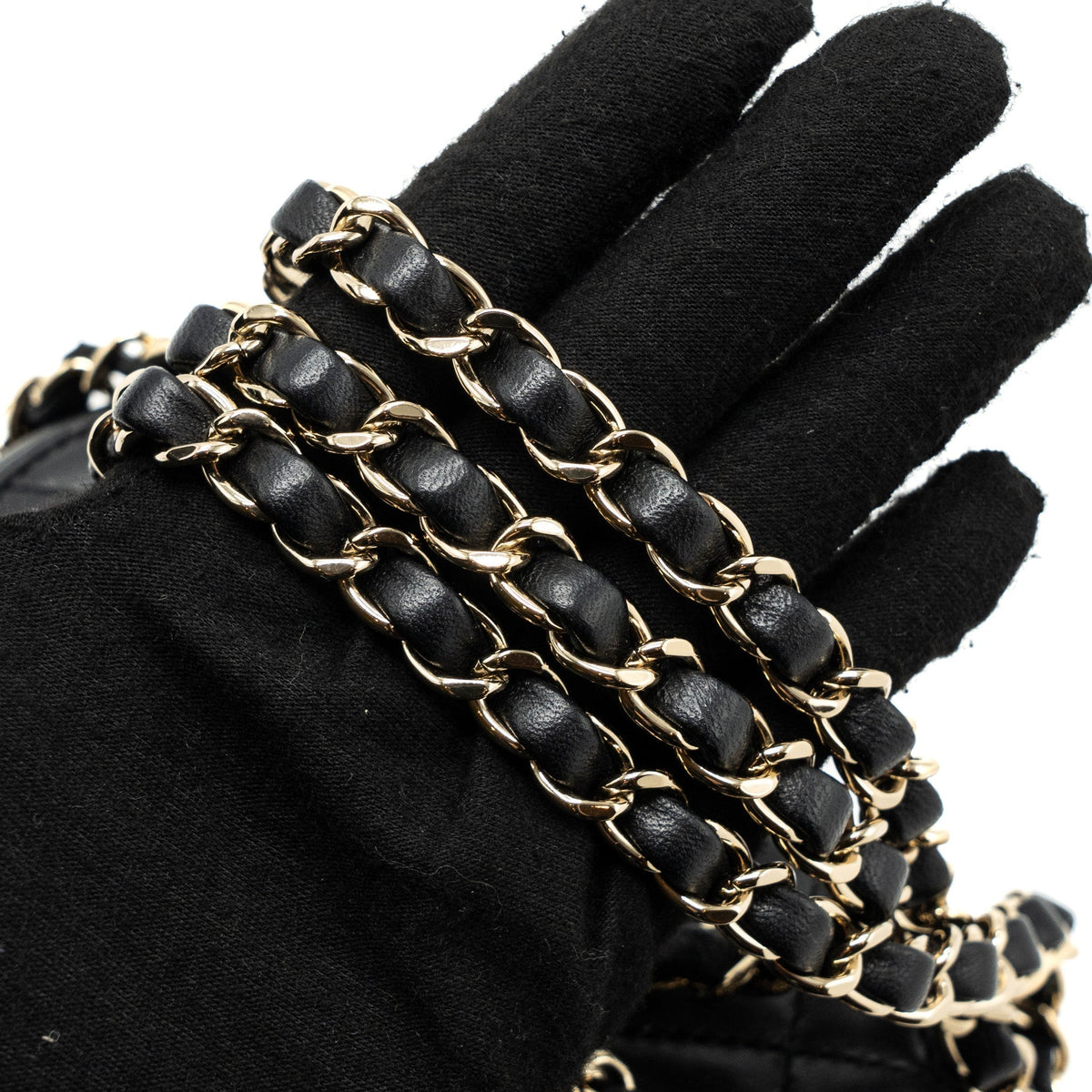 chanel-vanity-with-chain-lambskin-black-lghwmicrochip