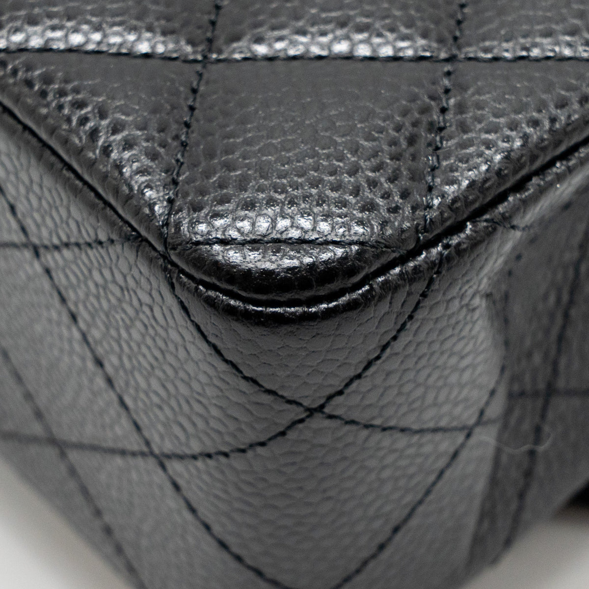 chanel-medium-classic-double-flap-bag-caviar-black-ghwmicrochip-1