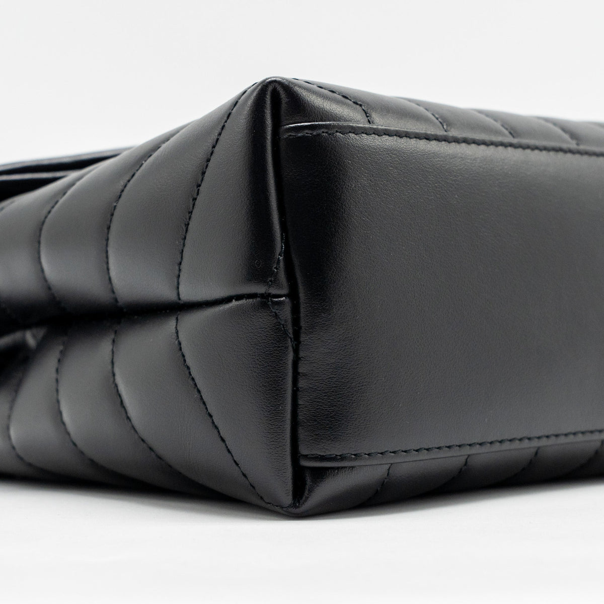saint-laurent-ysl-medium-loulou-shoulder-bag-calfskin-so-blac
