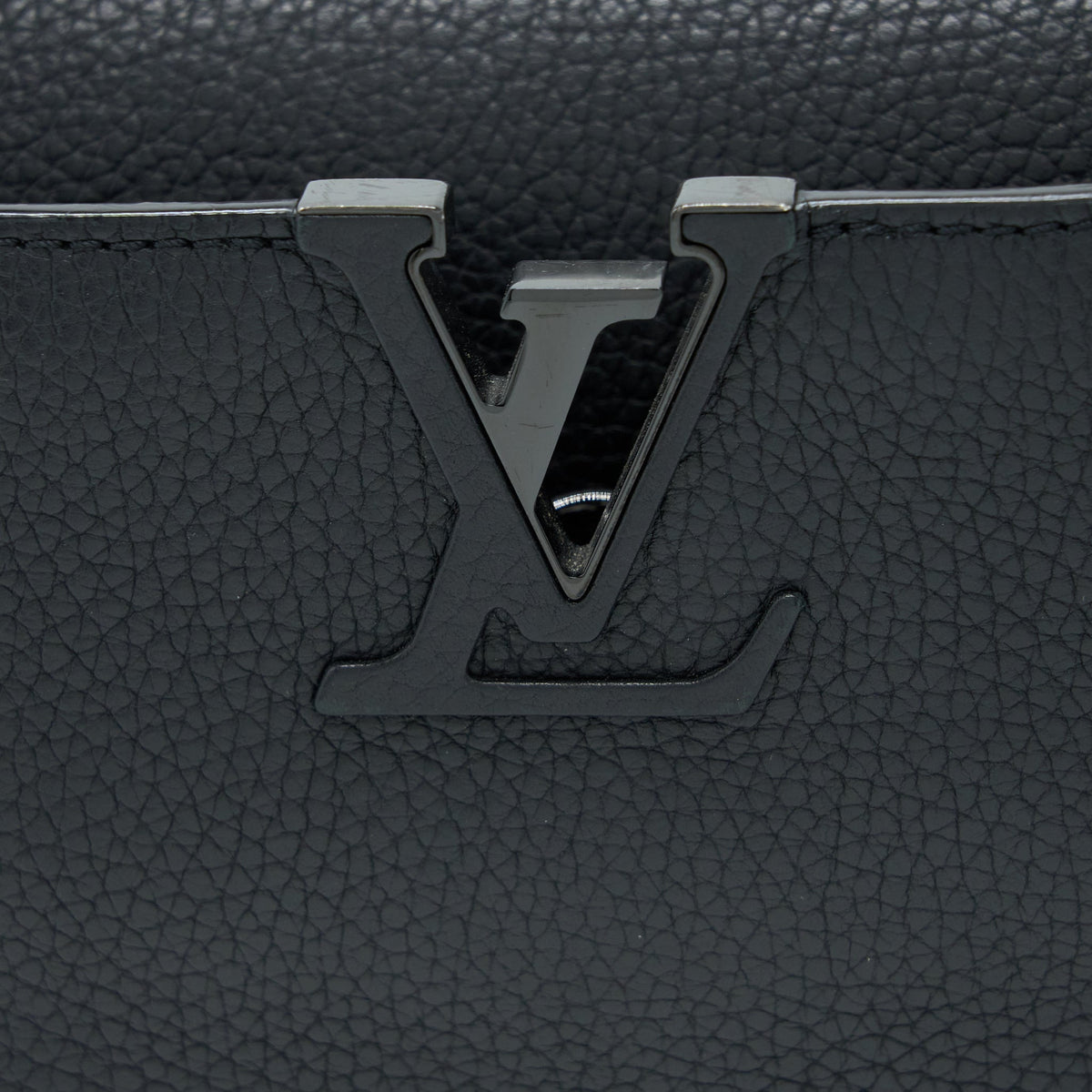 louis-vuitton-capucines-bb-taurillon-so-black-with-black-hardware