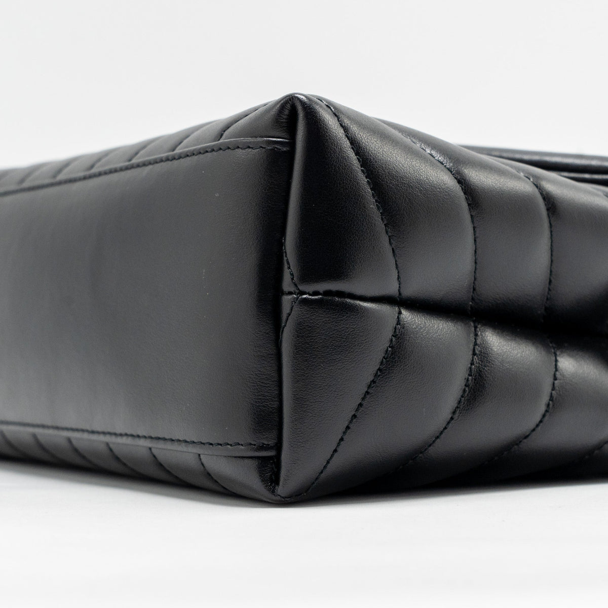 saint-laurent-ysl-medium-loulou-shoulder-bag-calfskin-so-blac