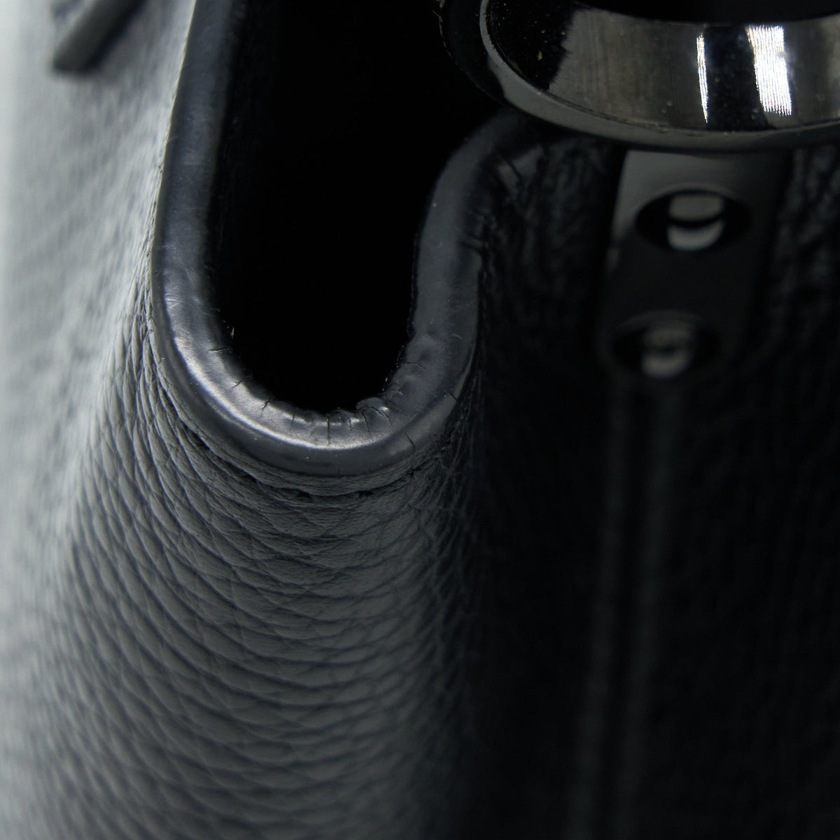louis-vuitton-capucines-bb-taurillon-so-black-with-black-hardware