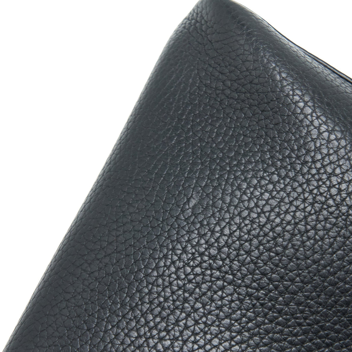 louis-vuitton-capucines-bb-taurillon-so-black-with-black-hardware