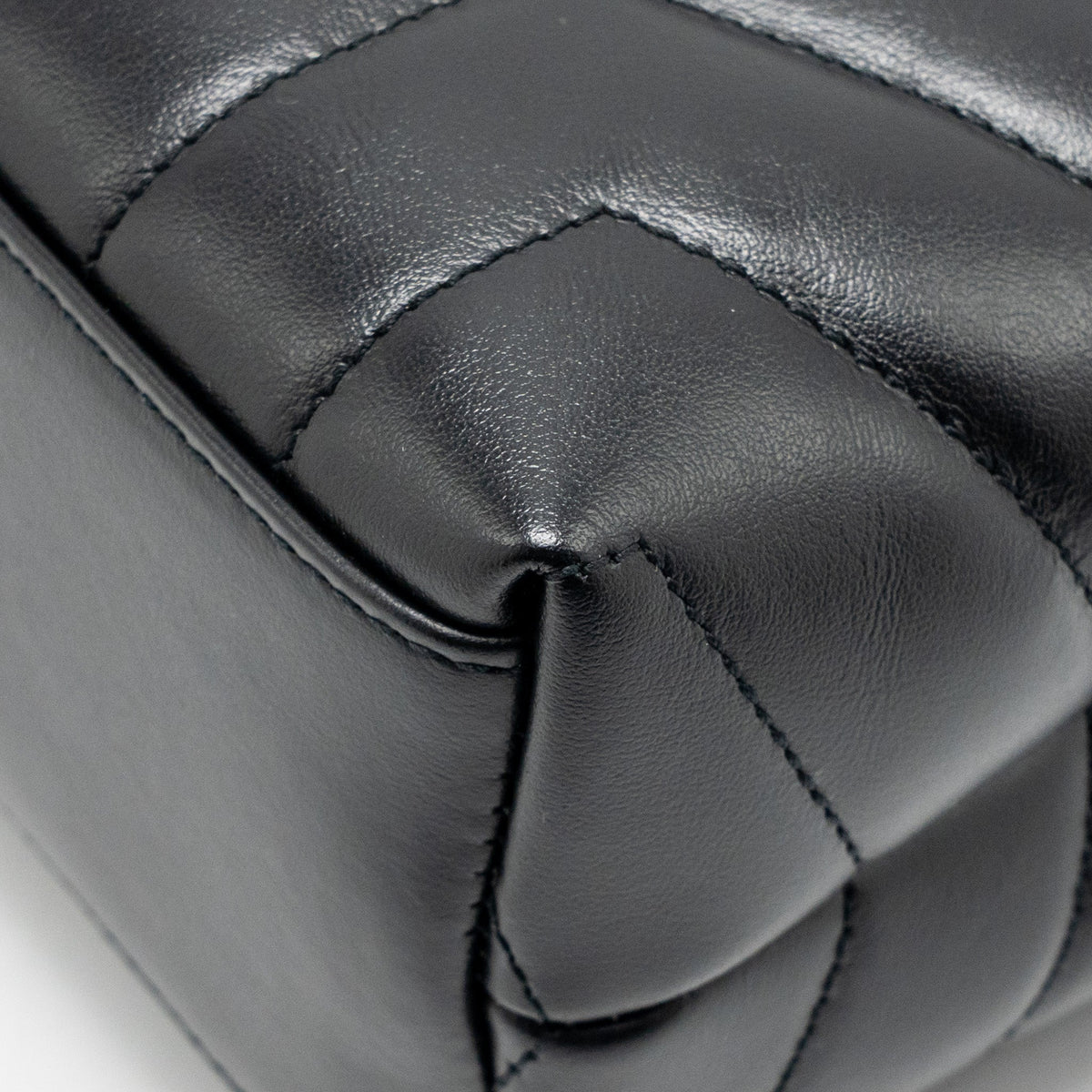saint-laurent-ysl-medium-loulou-shoulder-bag-calfskin-so-blac