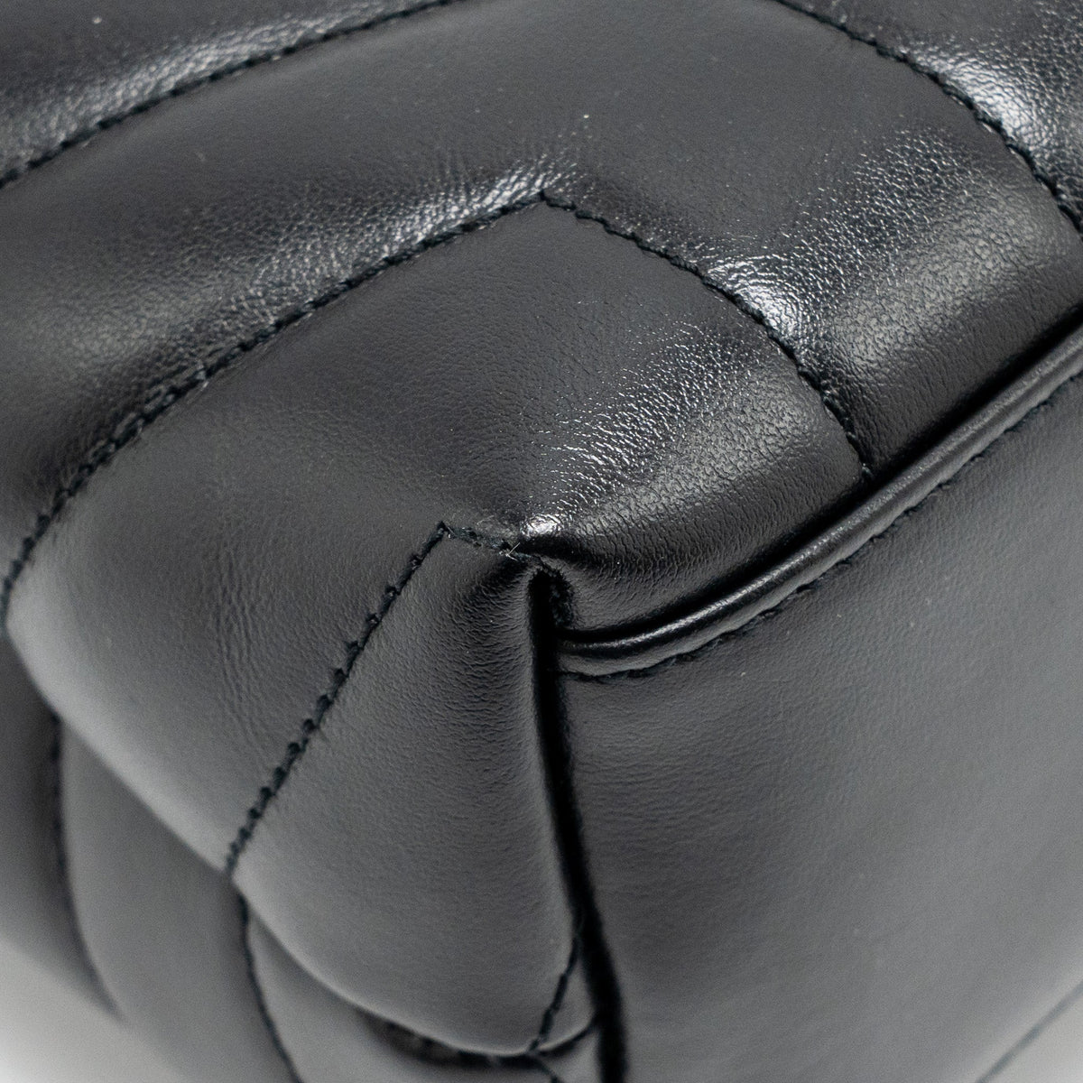 saint-laurent-ysl-medium-loulou-shoulder-bag-calfskin-so-blac