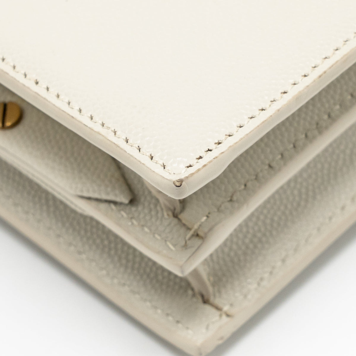 saint-laurent-ysl-cassandra-chain-wallet-grained-calfskin-creamy-white-ghw