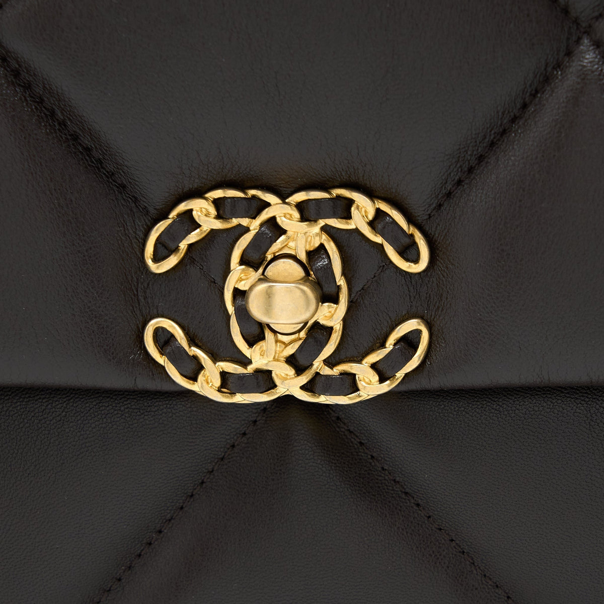 chanel-21a-maxi-19-flap-bag-lambskin-dark-brown-multicolour-hardware-microchip
