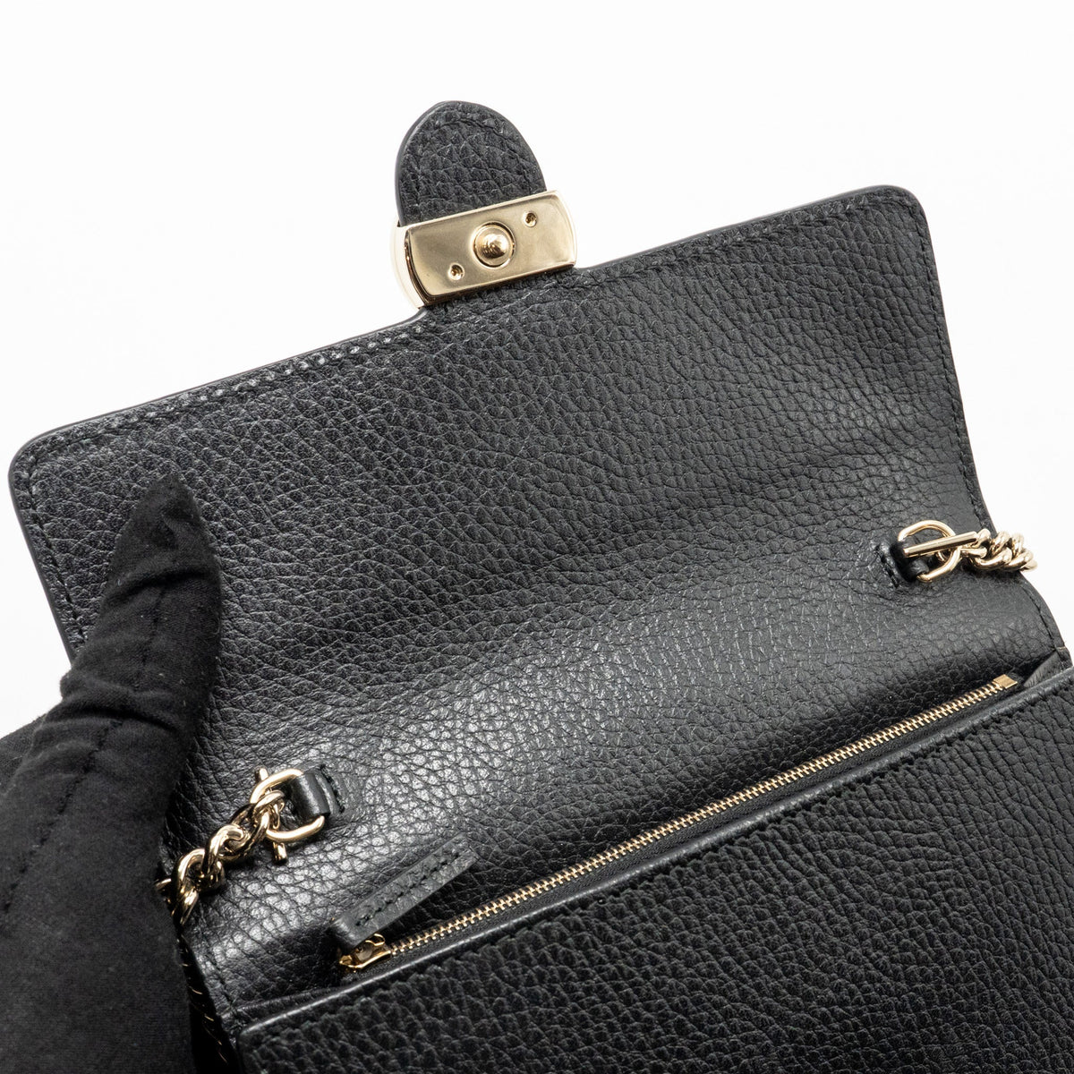 gucci-interlocking-chain-wallet-calfskin-black-ghw