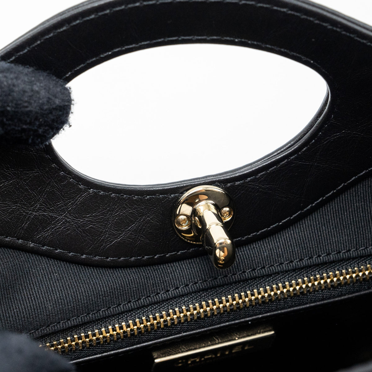 chanel-23a-mini-31-bag-calfskin-black-lghwmicrochip
