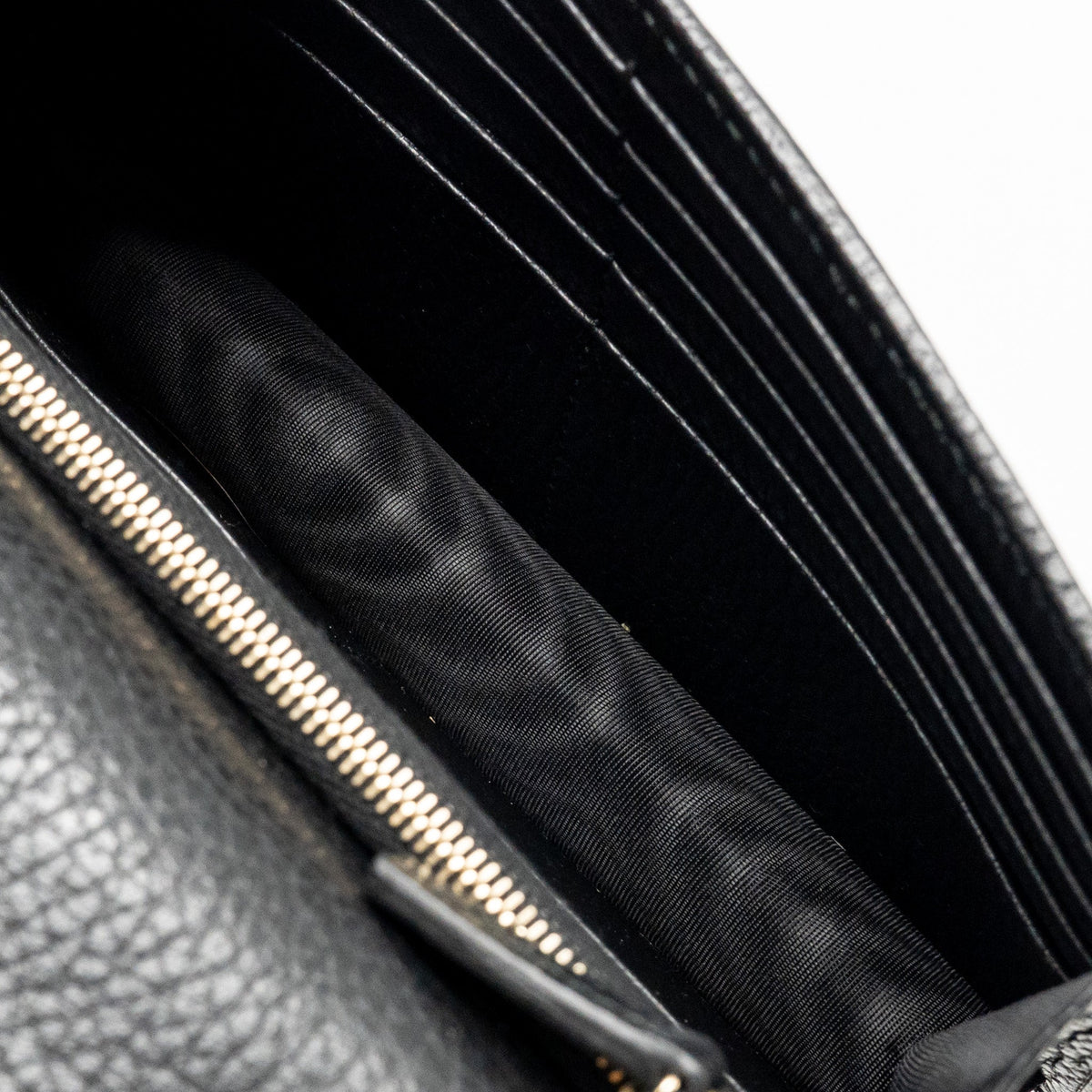 gucci-interlocking-chain-wallet-calfskin-black-ghw