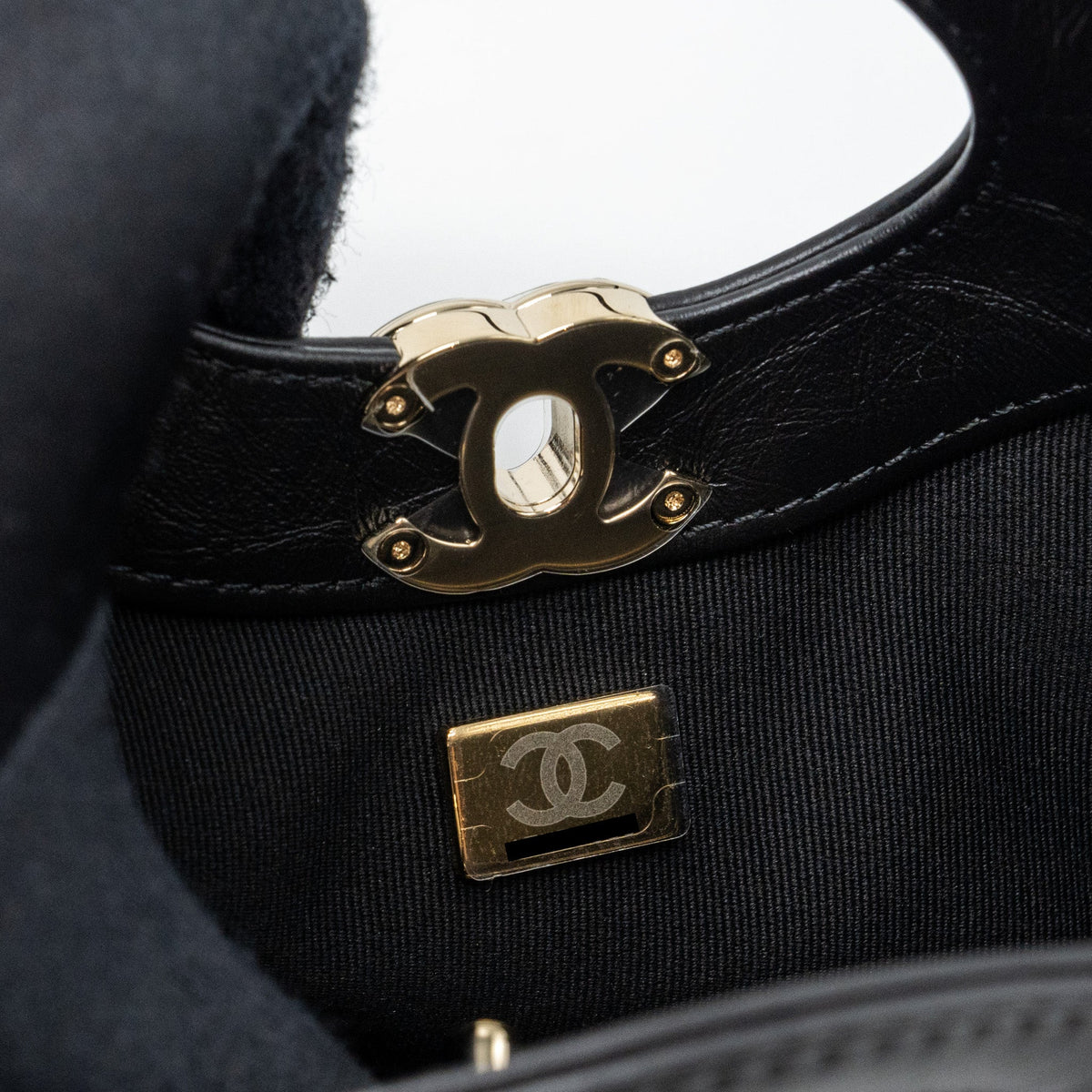 chanel-23a-mini-31-bag-calfskin-black-lghwmicrochip