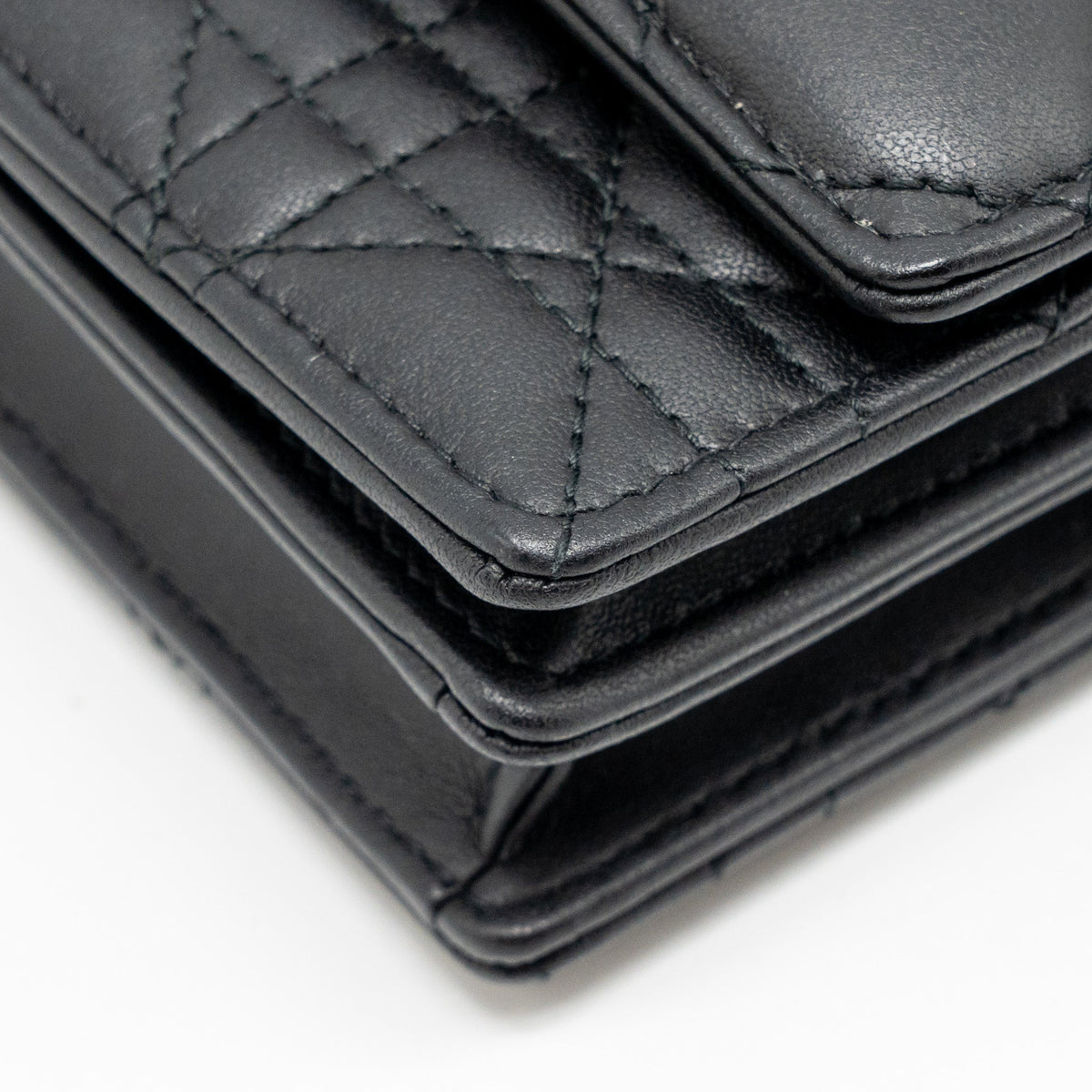 black-dior-wallet-on-chain