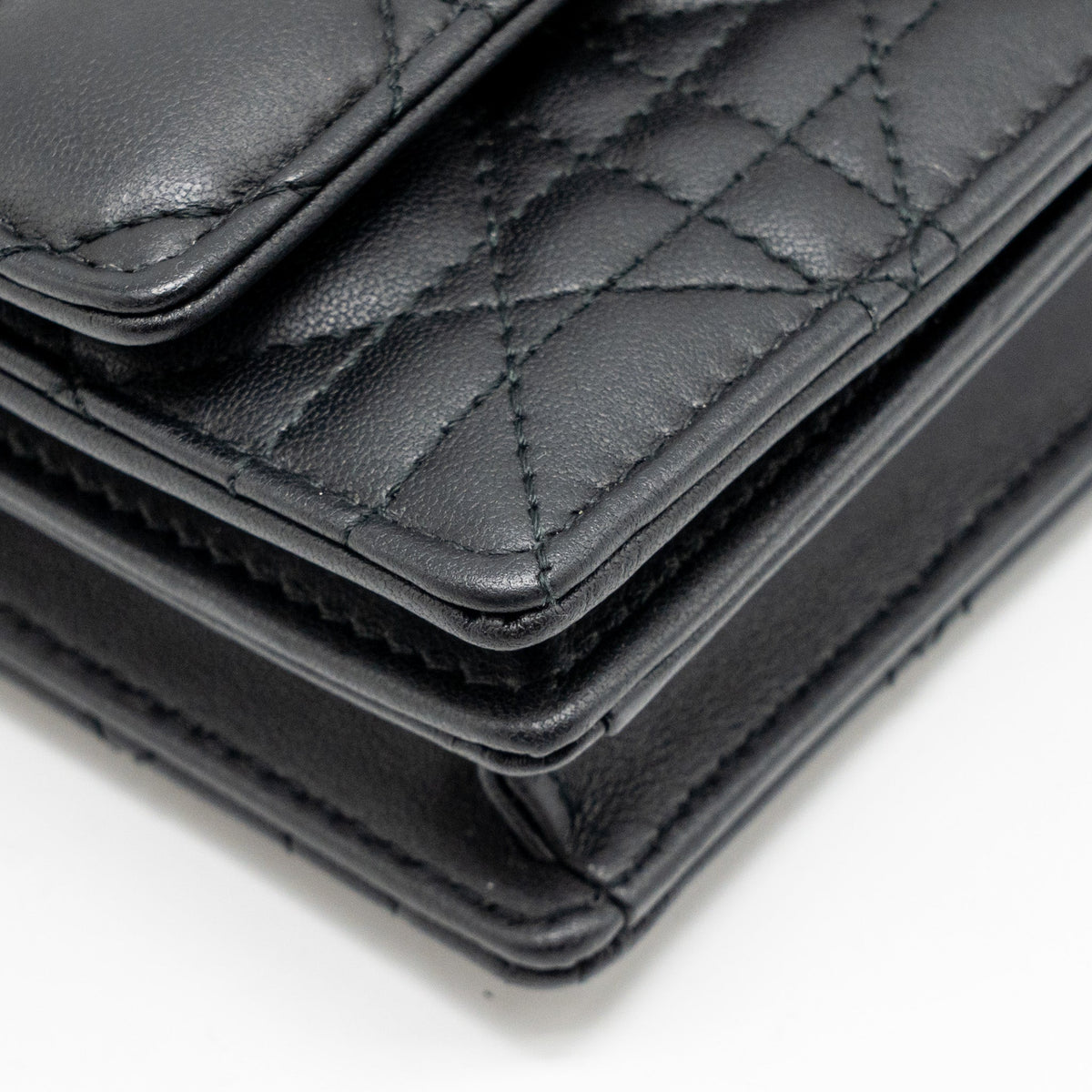 black-dior-wallet-on-chain