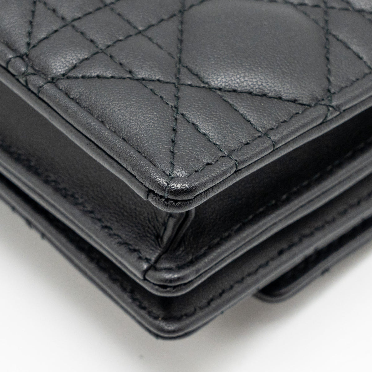 black-dior-wallet-on-chain