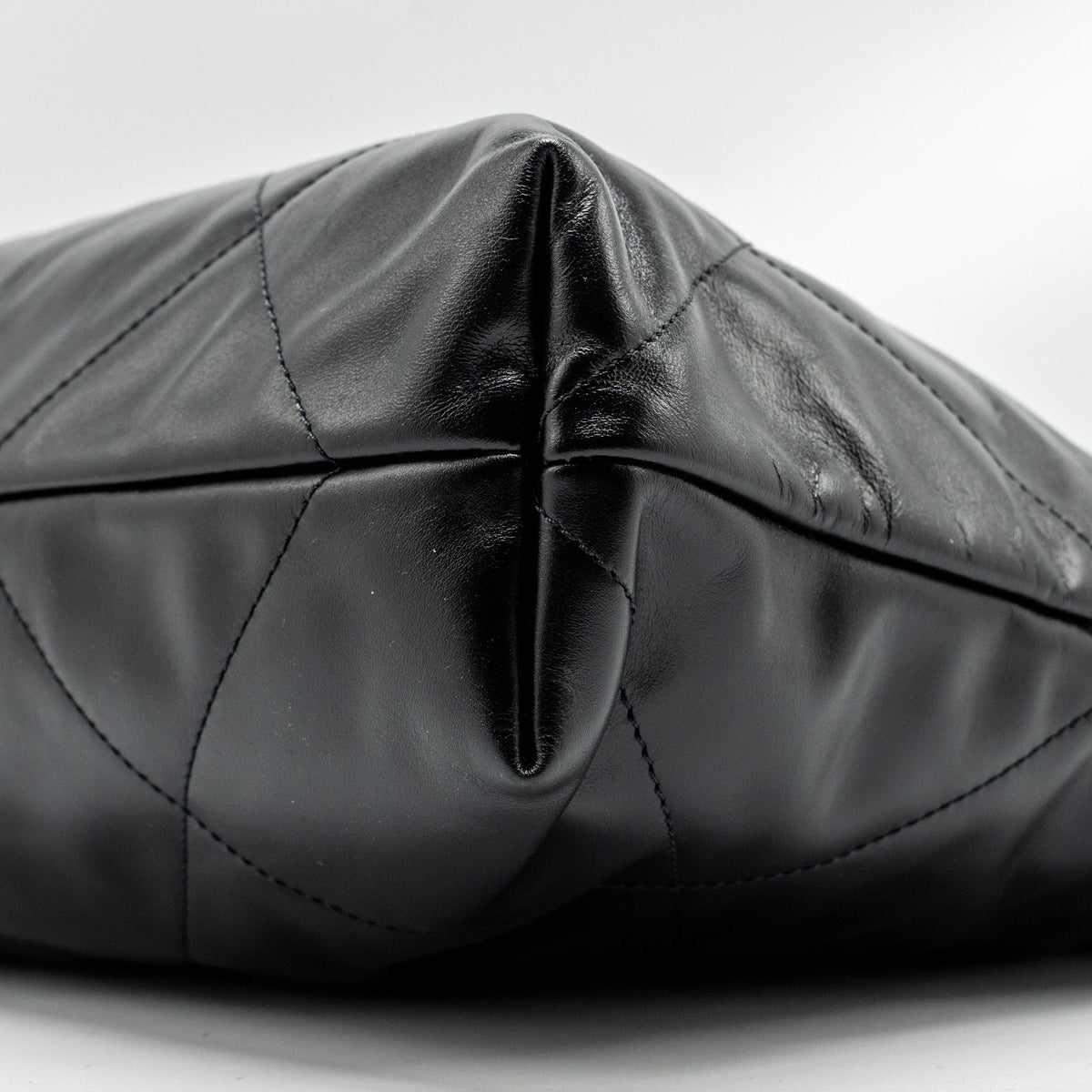chanel-medium-22-bag-shiny-calfskin-black-ghw-copy