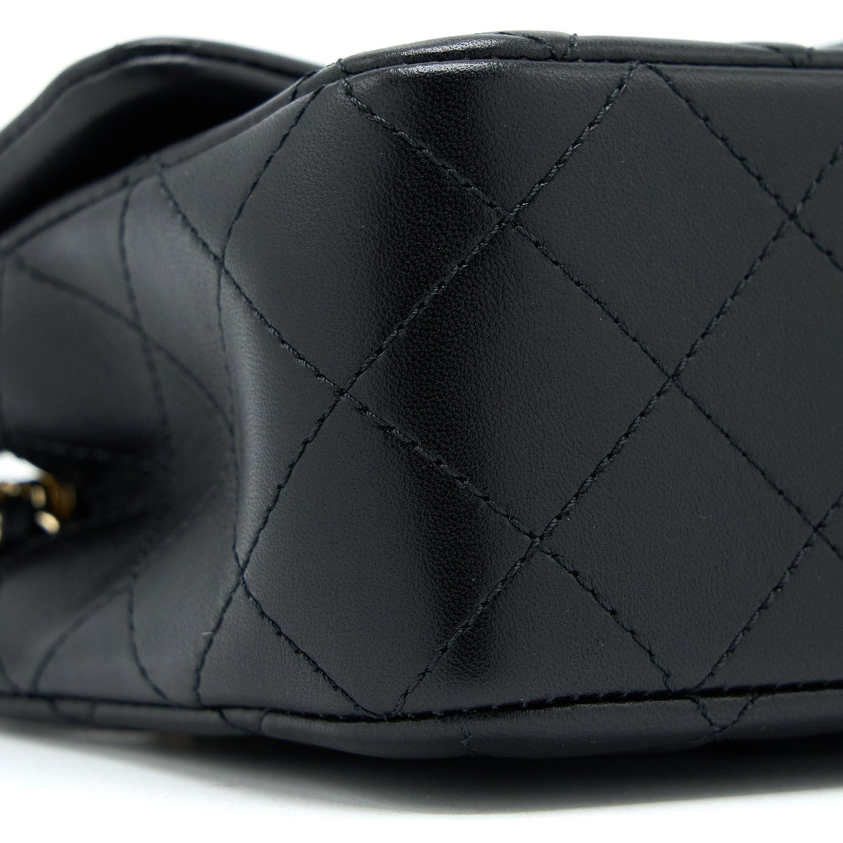 chanel-23c-pearl-crush-mini-rectangular-lambskin-black-lghw-microchip