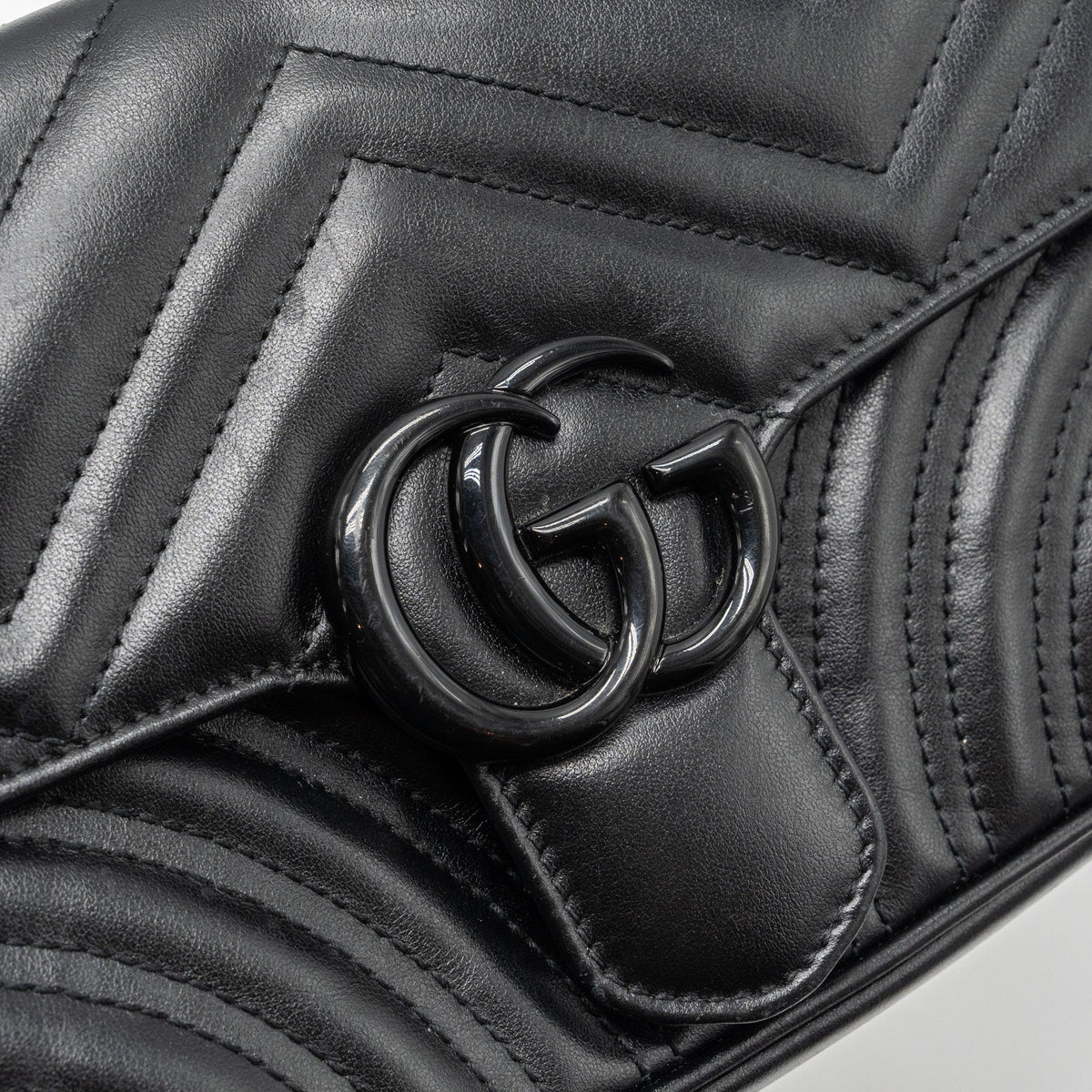 gucci-mini-marmont-calfskin-black-with-black-hardware