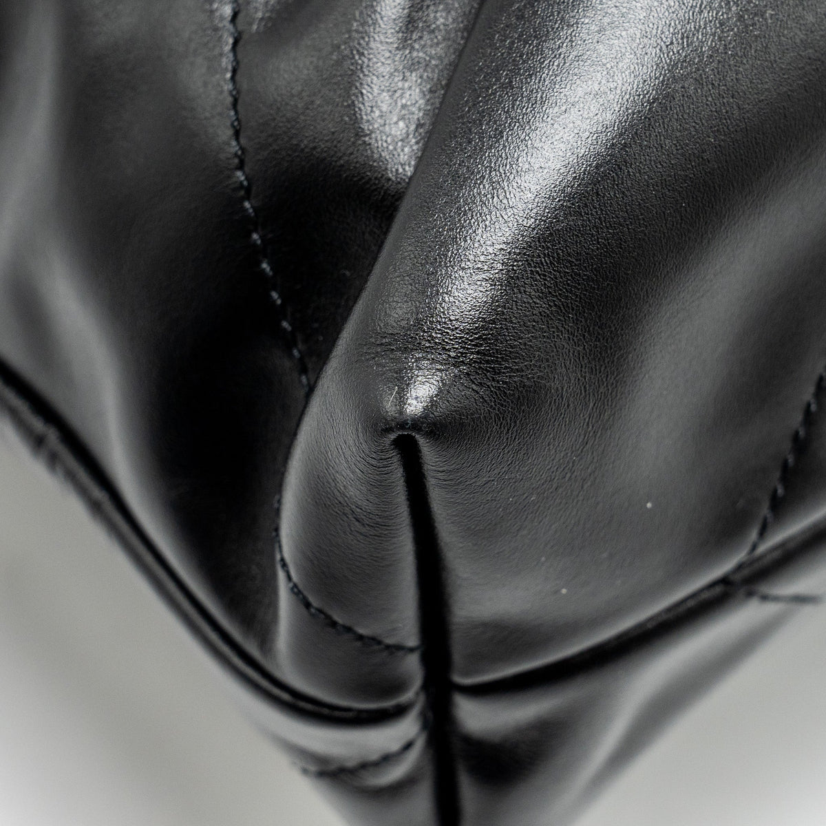 chanel-medium-22-bag-shiny-calfskin-black-ghw-copy